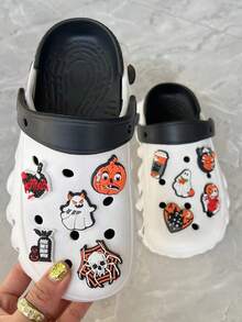 Sandálias femininas ocas com acessórios engraçados de Halloween, novos chinelos de EVA leves e respiráveis com blocos de cores para atividades ao ar livre no verão