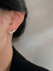 1pair Lovely & Sweet & Elegant Droplet Oil White Shell & Starfish & Rhinestone Decor Beach Theme Stud Earrings, Advanced Women's Gift Jewelry,1 Pair Left & Right Starfish And Shell Decor Stud Earrings For Beach Party, Crystal And Pearl Multielement Beach Theme Earrings, Elegant And Cute, Women's Jewelry Gift, Suitable For Women's Summer Beach Date - 白色 - 查看 4