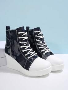Women's New Camouflage Boots, Retro Style Footwear Suitable For Women And Girls, Shoes For Daily Wear, Leading Fashion Shoes For Stylish Women, Unique Design Combining Casual Elegance - Blue - View 4