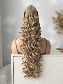 26-28英寸长自然波浪合成马尾假发，亚麻金色，耐热纤维，适合女孩和女士日常佩戴及派对场合 - 亞麻金 - 查看 5