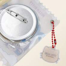 1 chiếc mặt dây chuyền hình kẹo Hello Kitty mùa hè màu tối của Miniso X Sanrio, thiết kế cửa sổ trong suốt để trưng bày huy hiệu yêu thích, phụ kiện tốt nhất cho ba lô/túi xách hàng ngày. - Màu vàng - Xem 5