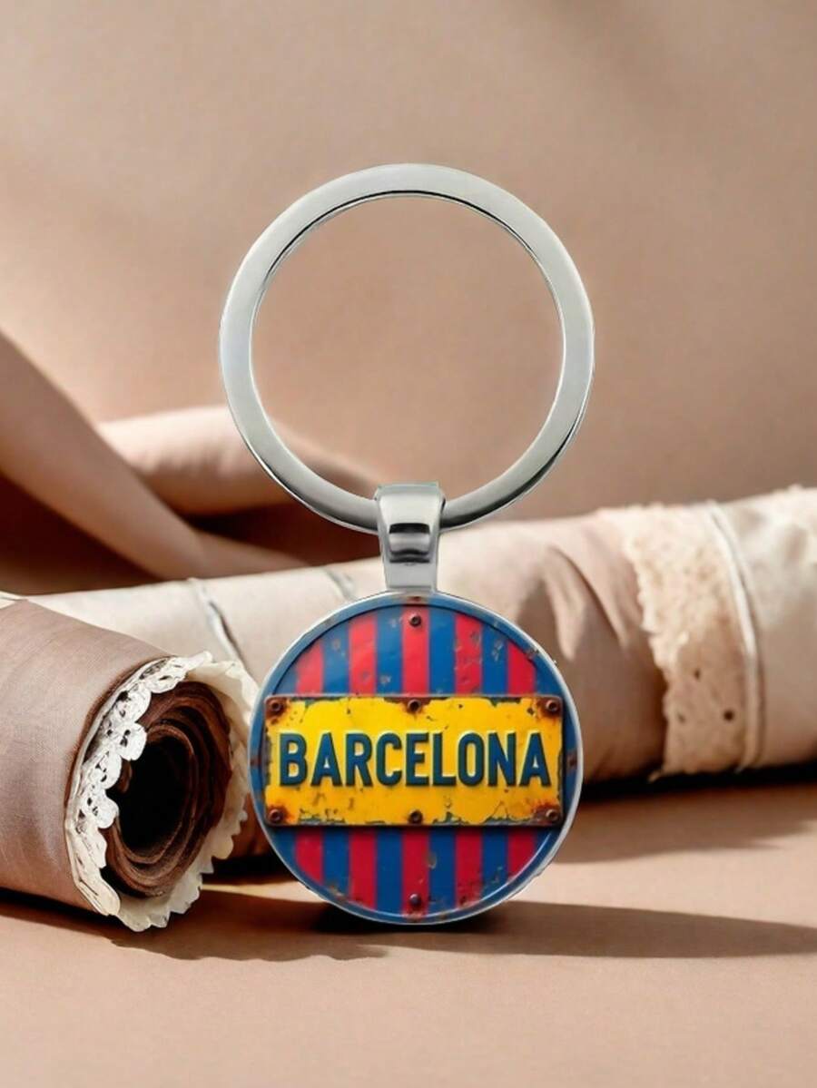 1 件巴塞罗那足球俱乐部复古条纹吊坠钥匙扣，带有“BARCELONA”文字，适合作为体育迷、父亲节、母亲节、生日和节日礼物汽车配件可爱哥特 Y2k