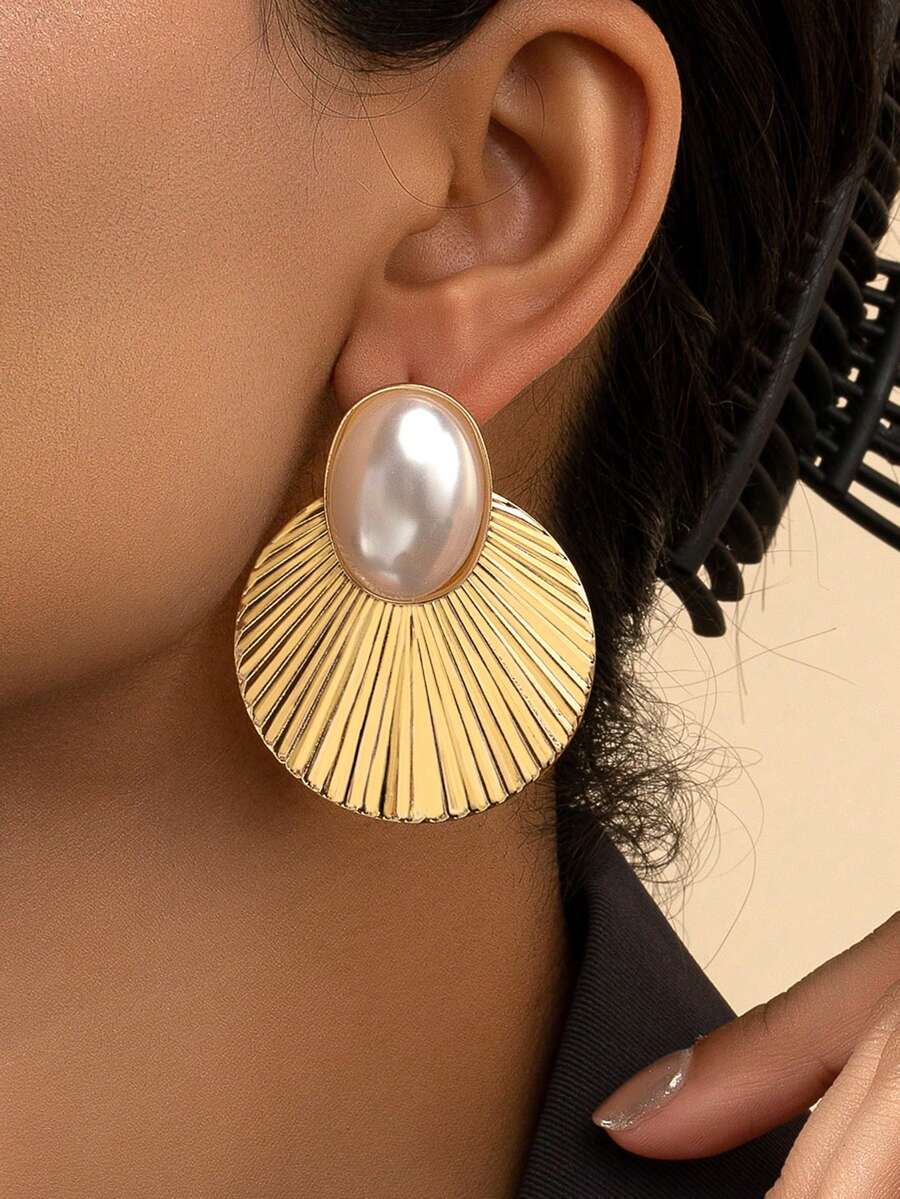 1 Pair Geometric Texture Inlaid Pearl Teardrop Shape Vintage Elegant Stud Earrings For Women - Yellow Gold - View 1