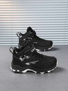 1 双儿童徒步鞋，采用便捷的钩环设计，时尚防滑耐用中帮户外运动鞋，适合儿童、徒步旅行和远足