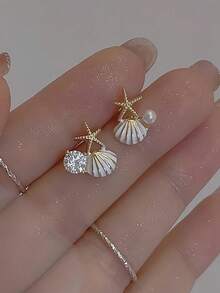 1pair Lovely & Sweet & Elegant Droplet Oil White Shell & Starfish & Rhinestone Decor Beach Theme Stud Earrings, Advanced Women's Gift Jewelry,1 Pair Left & Right Starfish And Shell Decor Stud Earrings For Beach Party, Crystal And Pearl Multielement Beach Theme Earrings, Elegant And Cute, Women's Jewelry Gift, Suitable For Women's Summer Beach Date - 白色 - 查看 2