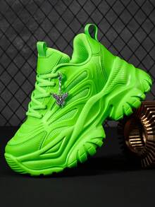 荧光绿女士休闲运动鞋，加大码四季户外轻便EVA 7厘米厚底厚底运动鞋，银色蝴蝶吊坠Y2K滑板鞋 - 螢光綠 - 查看 3
