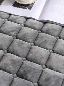 3 件水晶天鹅绒绗缝柔软床上用品套装（1 件床笠 + 2 个枕套），适用于卧室和客房，可机洗，四季皆宜 - 灰色 - 查看 6