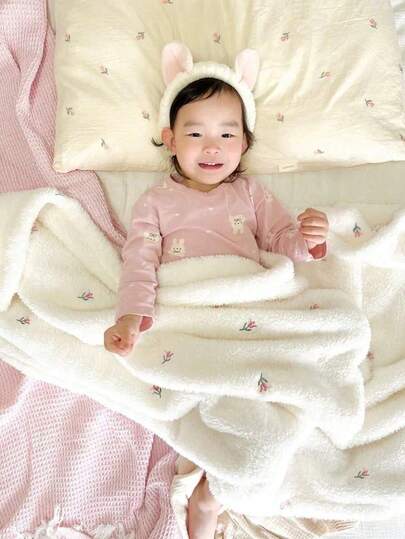 1pc Baby Embroidered Fleece Blanket, Infant Soft Plush Wrap Stroller Blanket, Suitable For All Seasons, Newborn Swaddle