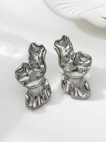 1 Pair Metallic Glossy Chic Half Flower Design Women's Stud Earrings, Great Gift For Dates - Silver - View 3