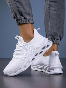 1 Pair Men's Breathable Mesh Thick Sole Sneakers, Casual Lace-Up Outdoor Shoes, Lightweight Low-Top Sports Shoes, Men's Soft Bottom Road Running Casual Sports Shoes, Lightweight & Comfortable Outdoor Travel Walking Shoes