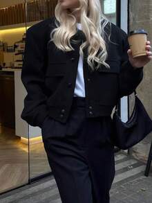 Nueva chaqueta de mujer para otoño. Chaqueta de béisbol de cuello redondo en negro, ideal para volver al colegio. Adecuada para paseos por el campus, salidas diarias, looks de aeropuerto y otras ocasiones, creando fácilmente una atmósfera casual pero elegante.