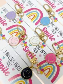 7 piezas Llaveros con caras sonrientes felices - Colgantes de llavero de metal con dibujos animados coloridos y tarjetas, estructura de metal duradera para carteras y bolsos, recuerdos de fiesta, regalos de Acción de Gracias y regreso a la escuela, llaveros para el aula, set multicolor de accesorios para automóviles, gótico lindo y Y2K