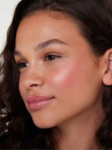 Essence Baby Got 腮红 10 号，质地柔滑，轻盈易推开，不卡粉不粘腻，打造自然透亮妆容，遮瑕度可叠加，持久配方，赋予肌肤自然红润光泽，5.5克/0.19盎司 - 10 - 查看 7