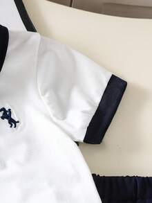 2 件套女婴马球领刺绣背心和泡泡短裤套装，可爱优雅的街头风格