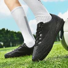 Talla: 39-44, Balones de fútbol de alto rendimiento para hombres de bajo rendimiento - Balines de entrenamiento de futbol unicolor con soporte para tobillo Top de PU ligera para partidos profesionales, adecuado para terrenos duros y campos de césped artificial [Botas de formación para fanáticos de la Copa Mundial] - Negro - Ver 4