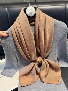 1 pezzo Elegante sciarpa quadrata in raso lucido di alta qualità con stampa floreale e fili d'argento, foulard di moda, foulard versatile per capelli, scialle, accessorio di protezione solare per donne e abiti
