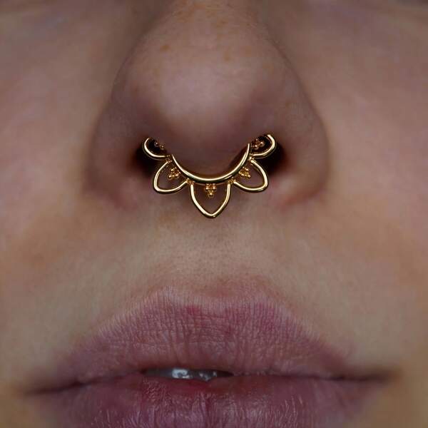 1 pieza Anillo de septum de flor de 16G/ Clicker de septum de acero inoxidable 316L/ Arete de aro para daith de 8mm 10mm de diámetro interno/ Joyería corporal de septum/ Anillo de nariz diario de 1.2mm