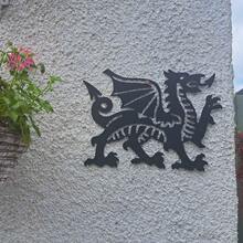 1 pieza Decoración de pared de metal con diseño de dragón galés, elegante decoración interior y exterior, adecuada para jardín, hogar y ocasiones especiales, construcción de metal resistente, diseño de fácil colgado