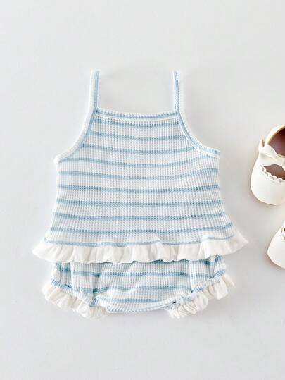 Bộ 2 chiếc áo yếm kẻ sọc thời trang và quần short mùa hè