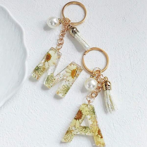 Initial Letter Keychain Resin Alphabet Keyrings,Daisy Flower Tassel Key Ring Key Chain Charm For Purse Handbags School Bag Car Key