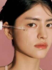 SKIN1004 100毫升马达加斯加积雪草毛孔细致清新安瓶，晶莹剔透，快速吸收，如云般轻盈的精华液，平衡油脂，不油腻配方，适合敏感肌肤，卫生真空瓶，运动后焕新，日常T区护理，韩国化妆品，100毫升/3.38液体盎司。 - Centella Poremizing Fresh Ampoule - 查看 7