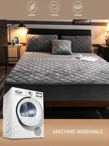 3 件水晶天鹅绒绗缝柔软床上用品套装（1 件床笠 + 2 个枕套），适用于卧室和客房，可机洗，四季皆宜 - 灰色 - 查看 8