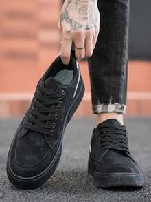 Zapatillas deportivas elegantes para hombre en negro y gris, con suela gruesa antideslizante y resistente al desgaste, zapatillas de tenis para hombre, diseño con cordones y puntera redondeada, ligeras y cómodas, ideales para deportes al aire libre, uso diario y desplazamientos al trabajo. - Negro - Ver 3