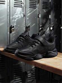 1双儿童鞋，新款春季儿童运动鞋，纯黑色PU拼接厚底小黑鞋，低帮魔术贴，小学男女童校园休闲鞋，街头户外跑步训练鞋，适合儿童节、春节、复活节、劳动节等节日穿着。 - 黑色 - 查看 8