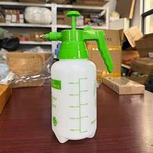 耐用大容量园艺喷壶，带气压喷雾 - 适用于花卉、植物和洗车，带有测量标记和防漏阀，绿色和白色，适用于室外植物的喷壶 - 彩色 - 查看 2