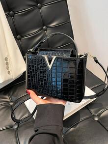 奢侈品牌女士手提包，鳄鱼压纹优质石纹托特包，2025新款小众时尚百搭大容量单肩包，INS大包，复古休闲街头风托特包，亮面高级感斜挎包，2025新款时尚优质翻盖设计妈妈包