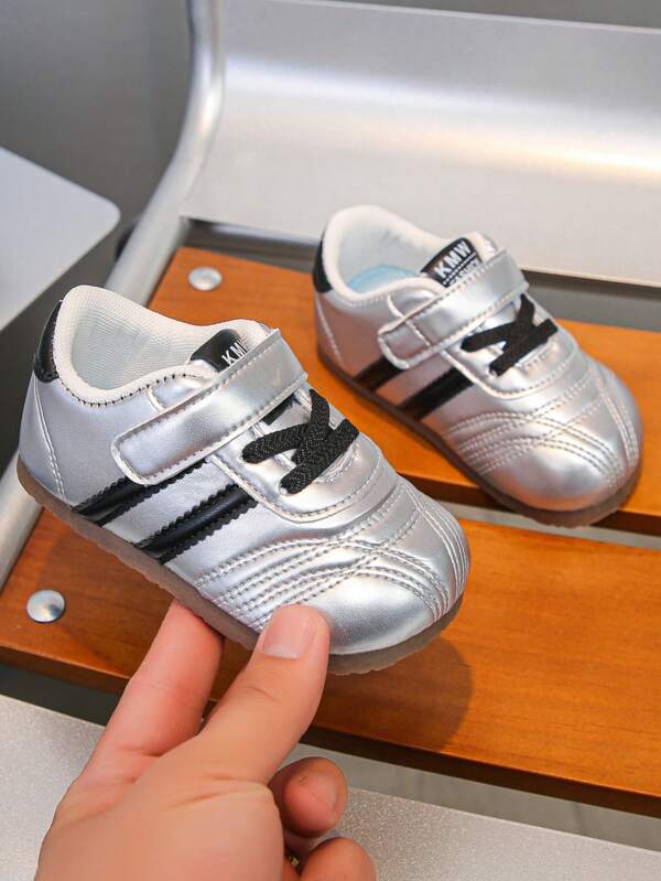 Un par de zapatos para bebé y niño pequeño, versión coreana de otoño 2025, suela suave de material suave, zapatos para compañeros de clase, zapatos para niña pequeña
