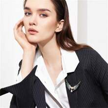 1pc Angel Wings Love Brooch Zinc Alloy Material Paint Craftsmanship Elegant Style Fashionable And Exquisite Suitable For Suits, Dresses, Daily Wear Accessories, Gifts For Friends And Family Birthday Parties