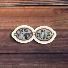 3 英寸“My Dudes 青蛙乙烯基贴纸 - ‘今天是星期三，My Dudes’，青蛙图案，适用于笔记本电脑、水瓶、笔记本、记事本、冰箱和镜子 - 非常适合表情包爱好者、幽默迷、学生和古怪人士 - 表情包贴纸、幽默贴花、复古设计、异想天开的乙烯基”