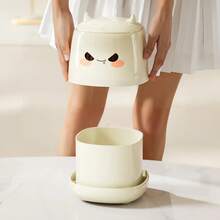 1 Paquete, Pequeño Bote de Basura de Escritorio con Tapa de Presión, Forma de Pequeño Diablo, Oficina, Dormitorio, Sala de Estar - Rojo - Ver 4