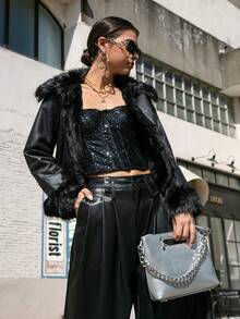 RELISH NOLESS Damen Schwarze einfarbige kurze Jacke mit Kunstpelzkragen, Kunstpelzjacke, Winter