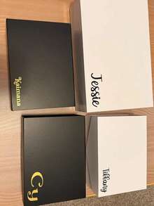 Naklejki z brokatem i napisami, spersonalizowane naklejki z imieniem, etykiety o szerokości 3-6 cali, naklejki z imieniem, spersonalizowane naklejki, naklejki z imieniem, naklejki z datą, prezenty DIY, rękodzieło, pismo odręczne, naklejki ślubne, naklejki na prezenty. Personalizowane holograficzne naklejki z imieniem na butelki na wodę, pudełka na lunch, przedmioty osobiste, szklanki, kubki, bułki, balony, naklejki kaligraficzne, dekoracje pudełek na prezenty, upominki ślubne, pudełko na zaręczyny dla druhny, urodziny, ukończenie szkoły, ciepła atmosfera, wielofunkcyjne, ozdobne, wielokrotnego użytku, wykwintne, stylowe, wysokiej jakości, kolorowe, nowoczesne, niestandardowe, spersonalizowane, niepowtarzalne, idealne prezenty dla niego, idealne prezenty dla niej, chłopaka, taty, dziewczyny, mamy, rodziny, przyjaciół, herbaciarni, domu, ogrodu, biura, na rocznice, na Walentynki, na Dzień Matki, na urodziny, na Dzień Ojca, na ukończenie szkoły, na ślub, na parapetówkę, Winter Grace