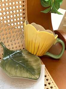 一套包含一个多色创意优雅郁金香花咖啡杯碟，适用于美式咖啡、意式浓缩咖啡、卡布奇诺和下午茶，也是理想的情侣礼物，容量11盎司，非常适合开学季。