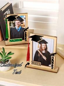 1 Stück personalisiertes Geschenk zur Eröffnung und Graduierung - Individuell gravierter Name und Jahr Holzfotorahmen mit Quaste im Design eines Bachelorhuts, Graduierungsandenken, moderne Tischdekoration geeignet für Schlafzimmer, Bücherregal oder Partyauslage, glatte Holzoptik, Graduierungsparty Dekoration