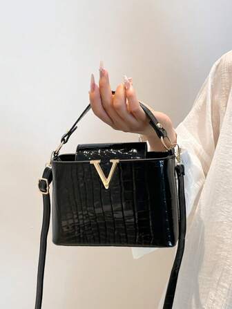 Luxury Brand Women's Handbag, Crocodile Embossed High-Quality Stone Texture Tote Bag, 2025 New Small Niche Fashion Versatile Large Capacity Shoulder Bag, INS Big Bag, Retro Casual Street Style Tote, Glossy High-End Feel Crossbody Bag, 2025 New Stylish High-Quality Mom Bag With Flap Design