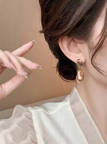 Barocke asymmetrische Perlen Ohrstecker für Frauen, luxuriöse geometrische Ohrringe