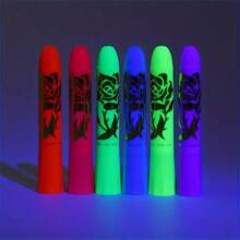 Ensemble de pinceaux pour le visage qui brillent dans le noir - 6 bâtons de maquillage à la lumière noire, stylo fluo, utilisés pour Halloween, Mariglass et masques, couleurs vives, éclat fluorescent, utilisés pour les fêtes et événements, maquillage d'Halloween | Bâtons lumineux vifs | Peintures faciales fluo, vêtements qui brillent dans le noir