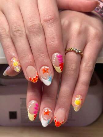 24 pièces de faux ongles de forme ovale, série thème marin avec étoile de mer bleue, crabe rouge. Faux ongles acryliques amovibles, motifs d'art pour les ongles, produits pour les ongles, convient pour les sorties quotidiennes, les fêtes, les vacances au bord de , le travail, la rentrée scolaire et toutes les occasions pour les femmes.