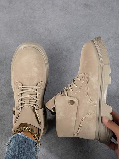 秋冬季柔软透气户外时尚靴，厚底设计，轻便舒适，适合度假、旅行和参加节日活动。四季皆宜，时尚踝靴和裸靴款式，女士高跟厚底靴，英伦风，防水厚底，时尚踝靴，大码尺码可选。