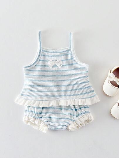 Bộ 2 chiếc áo yếm kẻ sọc thời trang và quần short mùa hè