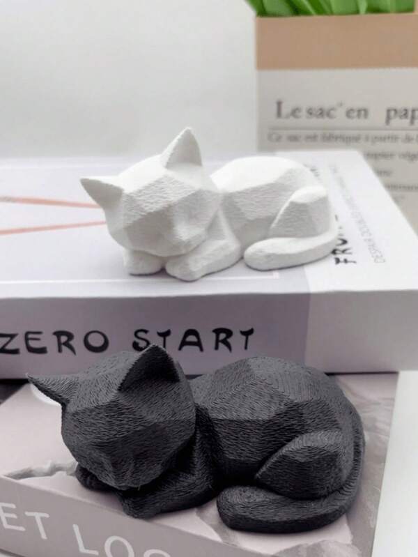 1 Stück süße Low-Poly schlafende Katzen Statue, 3D gedruckte liegende Katzen Figur, niedliches Polygon Design schlafende Katze, geeignet für Innen-/Außenbereich Dekoration, ideales Geschenk für Katzenliebhaber und Frauen