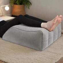 1 件充气楔形枕头，用于腿部和膝盖休息，柔软支撑垫，肌肉舒适，便携式支撑枕头，用于阅读、观看、睡觉、躺卧，充气功能垫，用于抬高腿部（不包括充气鼓风机）