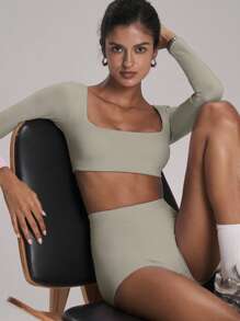 FWH Conjunto deportivo de 2 piezas compuesto por top de manga larga con almohadillas desmontables y diseño moldeador de caderas para yoga, correr al aire libre, citas, ir al trabajo, de uso versátil, elástico, sexy, casual, cómodo, juvenil, con un diseño elegante y minimalista.
