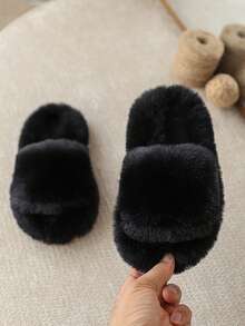 Fashionable & Simple Girls' Plush Slippers, Solid Color, Minimalist Design, Warm Fuzzy Winter House Shoes - Black - View 5