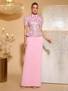 Novo conjunto de duas peças feminino, elegante e sensual, com top de manga curta e saia longa com laço bordado com diamantes brilhantes, feito à mão com miçangas. Ideal para banquetes formais e festas de fim de ano. - Rosa - Ver 2