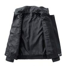 男士长袖机车风PU皮摩托车夹克，经典内衬，结实耐用的拉链，光滑内里，不对称前片设计，街头复古风，坚固耐用的户外骑行装备，金属配件细节，轻便舒适。